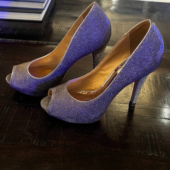 Badgley Mischka Women's Humbie IV Peep-Toe Pump 7 - Picture 3 of 9